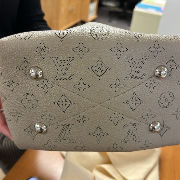 Louis Vuitton Bella Galet Gray bucket bag. EUC. - Picture 8 of 8